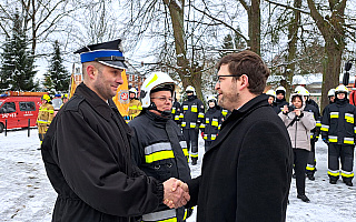 Wiceminister Śliwka przekazał strażakom ochotnikom nowy pojazd